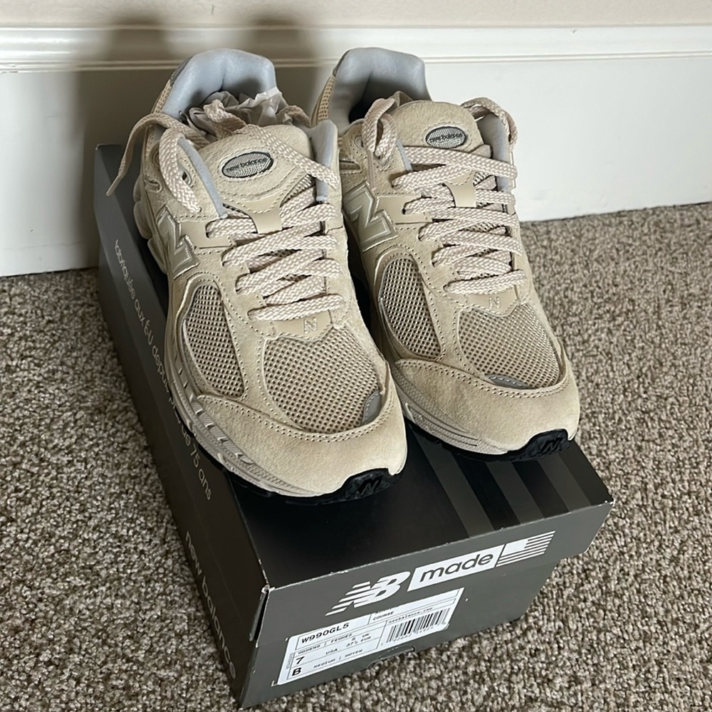 New in box New Balance 2002r bone, size 7 women or 5.5 men